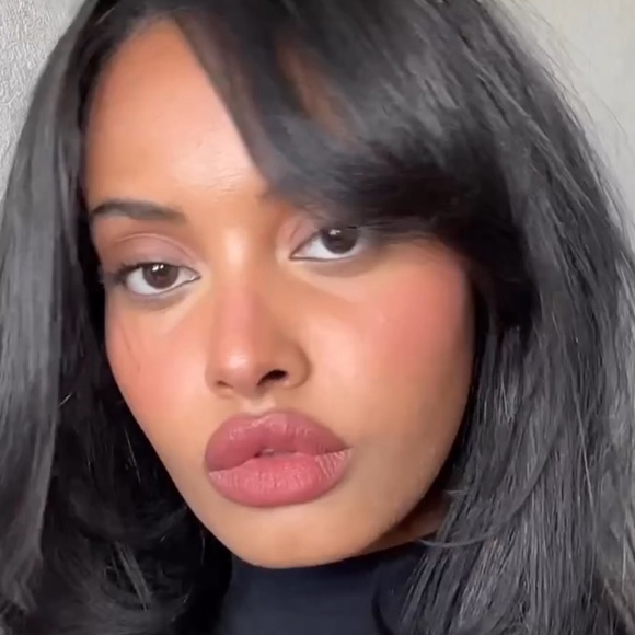 GLOSSIER G Suit Soft Touch Lip Creme LANE - Picture 2 of 12